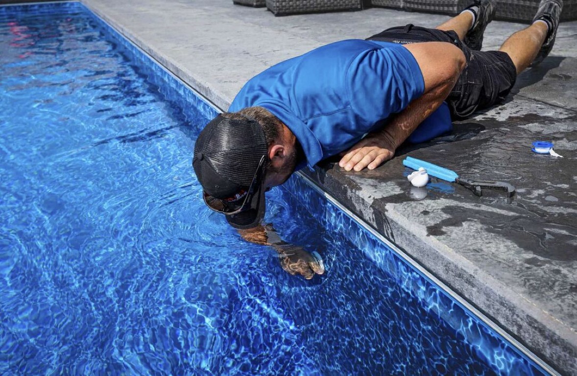 Professional pool tile cleaning service in Cibolo, TX